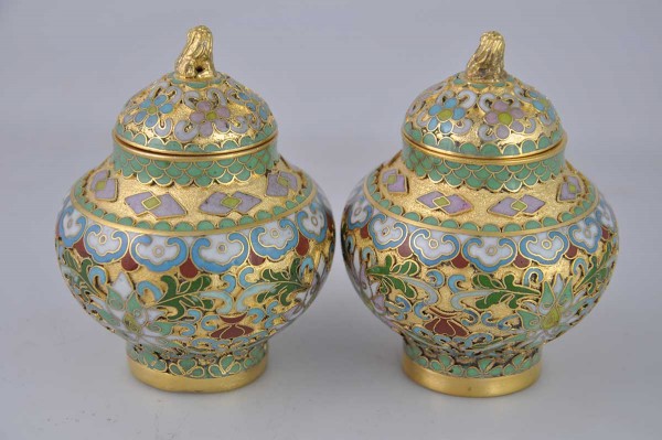 Coppia di piccole potiché cloisonné di prima metà ‘900 - immagine 2
