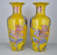 Vaso in porcellana giallo imperiale
