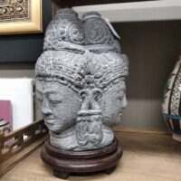 Raffinata scultura raffigurante Trimurti Brahma in pietra