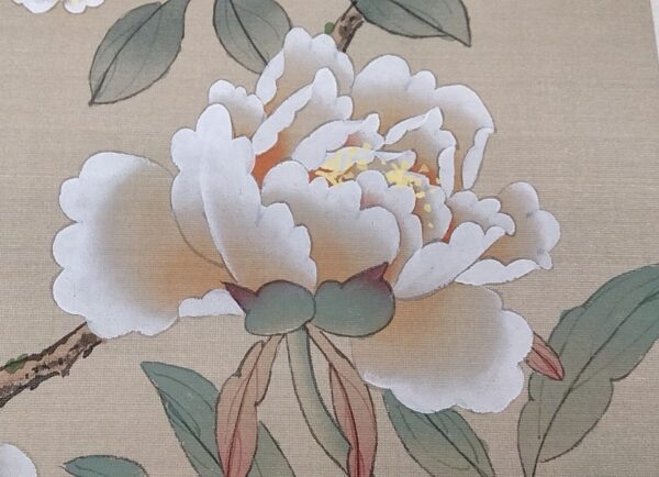 Bellissimo dipinto a mano su seta Cina, con farfalle tra vegetazione e fiori, epoca metà '900 - immagine 7