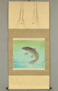 Carpa che nuota nelle acque limpide di un ruscello, kakejiku, 1940-50