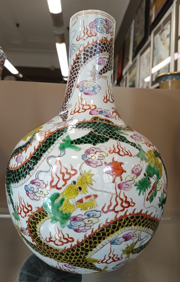 Vaso Cina porcellana  Jingdezhen con decori raffiguranti draghi, epoca primi' 900 - immagine 2