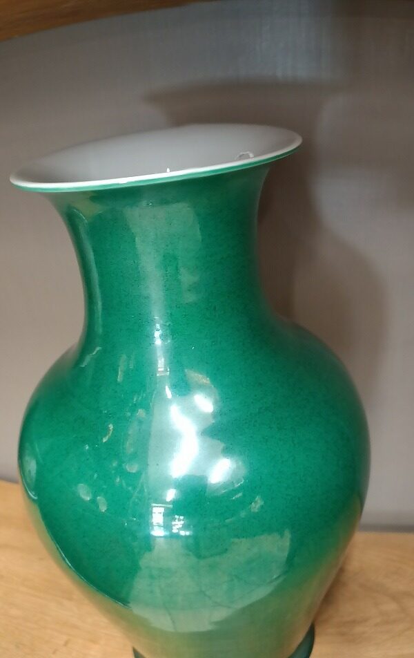 Vaso in porcellana monocromatica con invetriatura verde smeraldo fine'800 - primi'900 - immagine 2