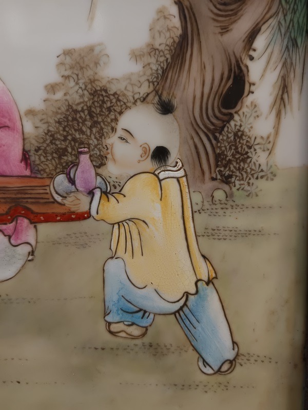 QU-43a Pannello decorativo in porcellana policroma dipinta a mano, epoca prima metà '900 - immagine 2