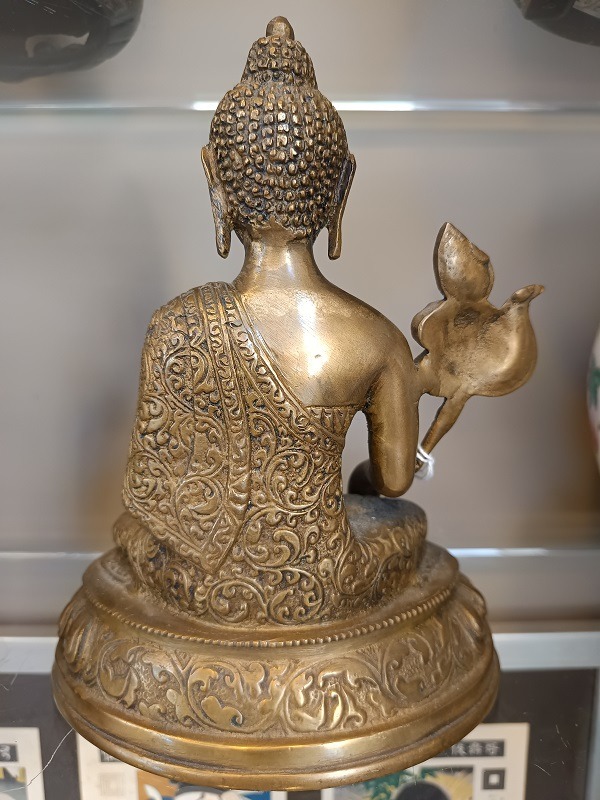 BR-10a Buddha tibetano della Medicina in bronzo inciso – metà XX secolo - immagine 2