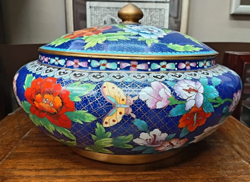 CL-16 Grande Centro Tavola Cachepot con Coperchio in Smalto Cloisonné – Cina, Epoca Metà '900 - immagine 1