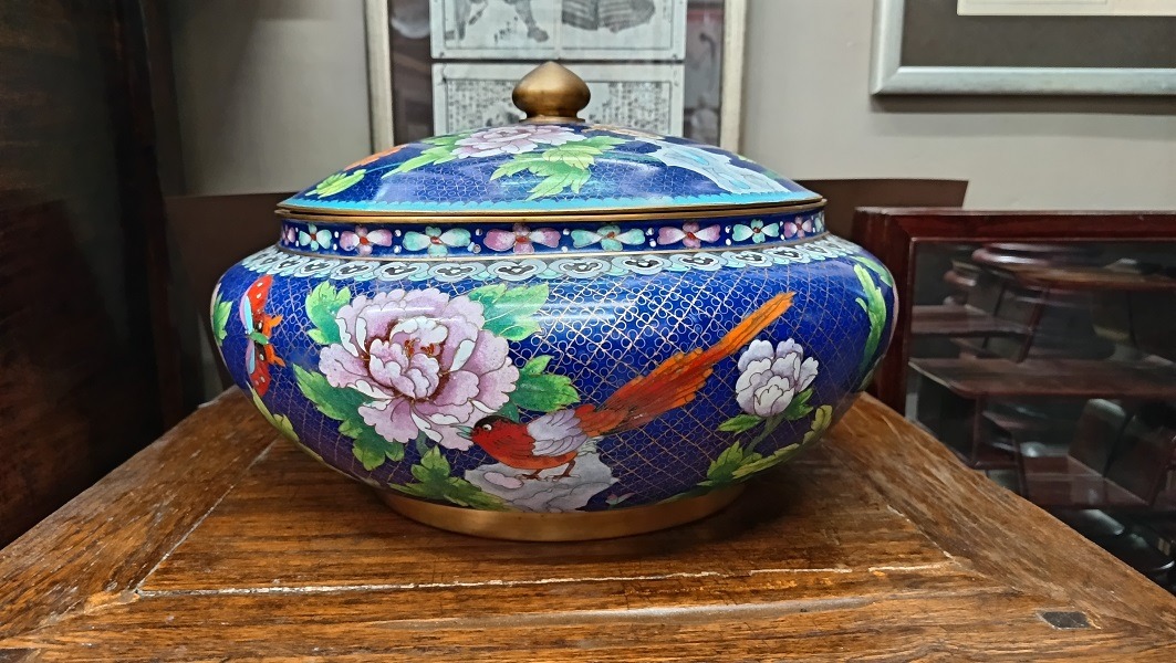 CL-16c Grande Centro Tavola Cachepot con Coperchio in Smalto Cloisonné – Cina, Epoca Metà '900 - immagine 2